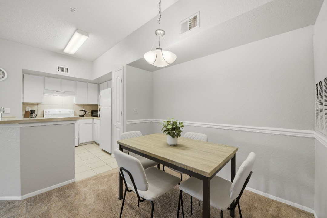 Avenue · Unit at Winter Springs 21-307 2/2