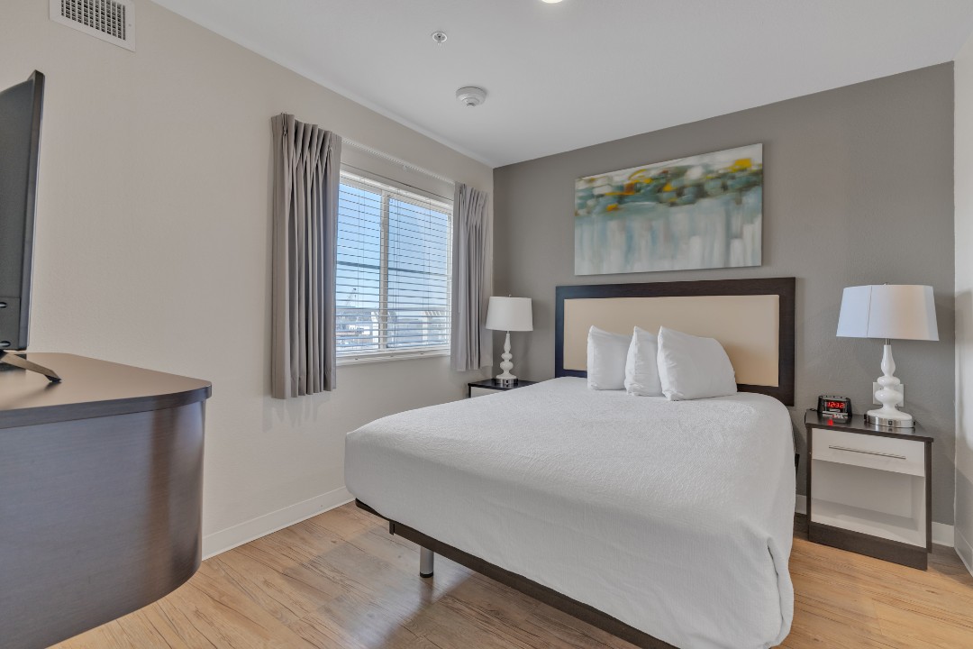 2 Bedrooms · Signature layout