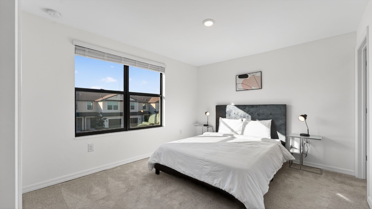 Landings at Westport · Unit 2056