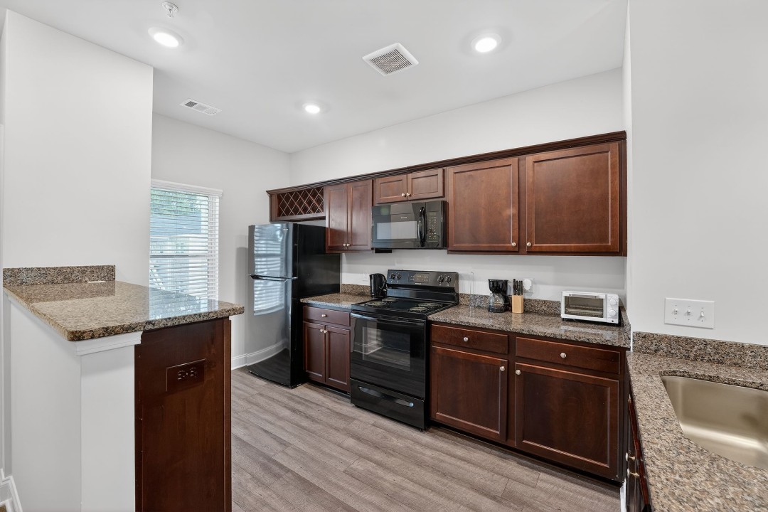 Hickory Grove · Unit 402 2/2