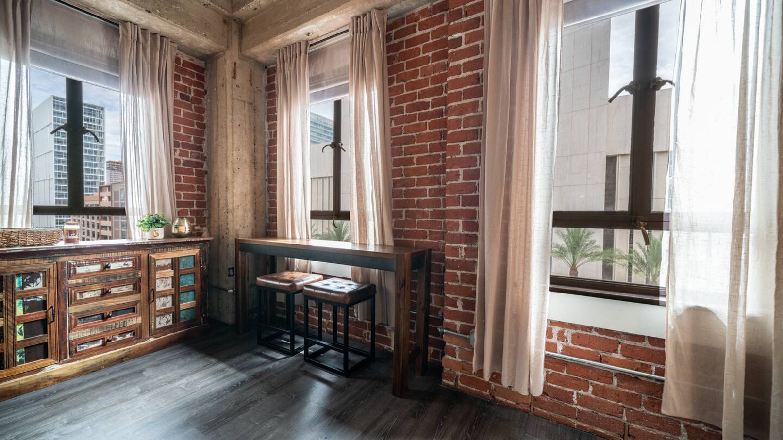 Krisie - Downtown loft - Orpheum · Luxury Downtown Phoenix Loft - Pool/Gym/Laundry photo 4