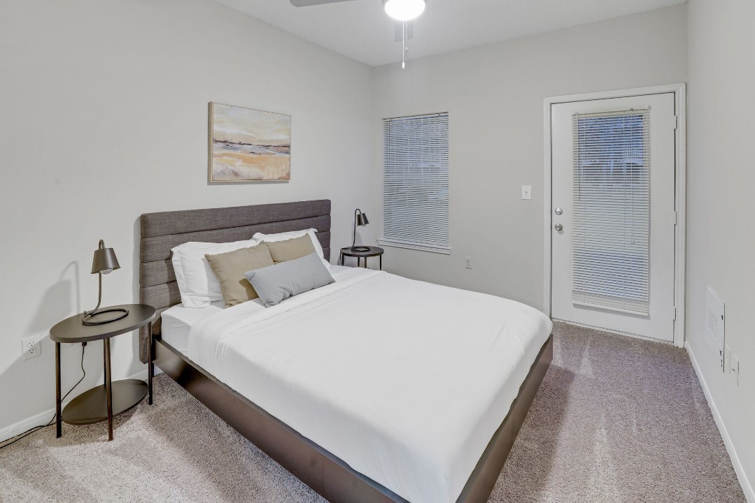 The Avenues of Lakeshore · Unit 811 2/2