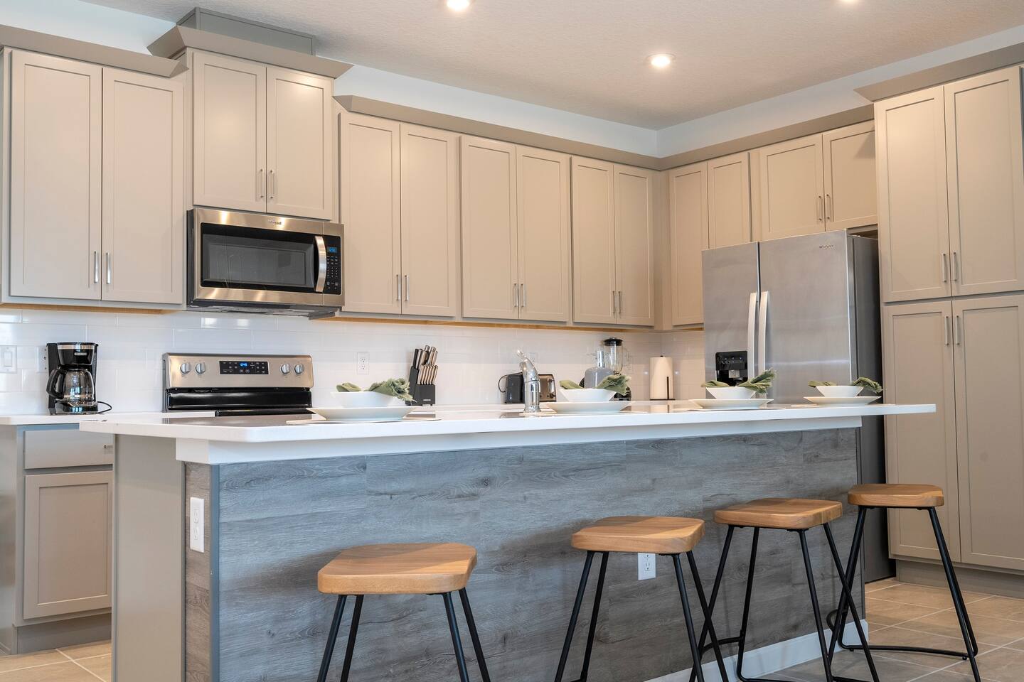 Picture yourself stepping into a contemporary kitchen—a harmonious blend of style and functionalit. Imagine gathering around th This space isn’t just a vacation rental; it’s a home away from home, promising comfort, sophistication, and memorable moments. Bon appétit!