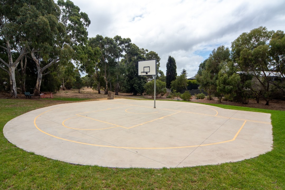 Direct Access to Park Reserve with Playground
Located adjacent to a lush green reserve with a children’s playground, offering families a safe and scenic space for outdoor activities