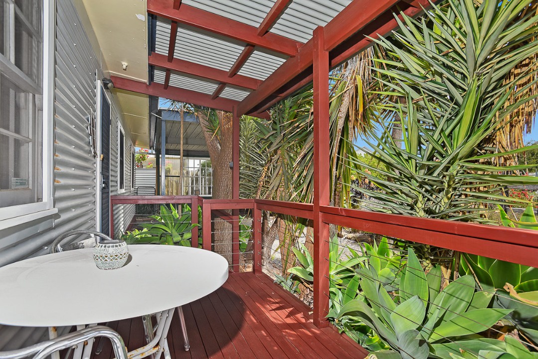 Features both front and rear timber decks, a gas BBQ, and outdoor dining for up to 8 people – ideal for alfresco meals and evening wind-downs.