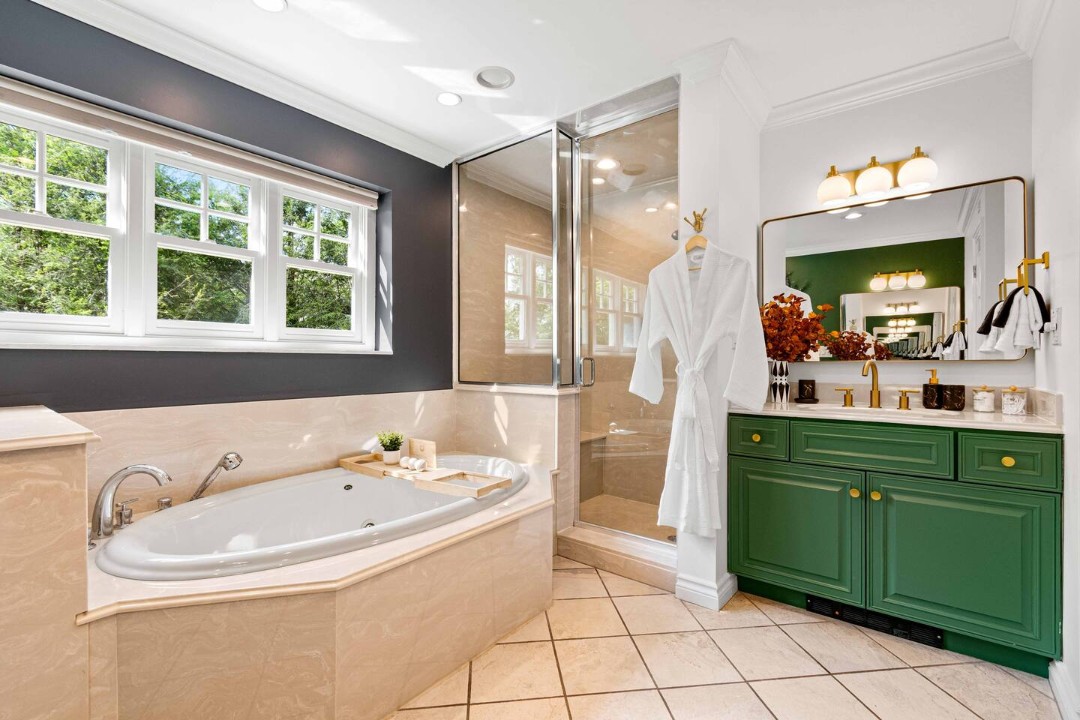 Wildernest Villa spa bathroom