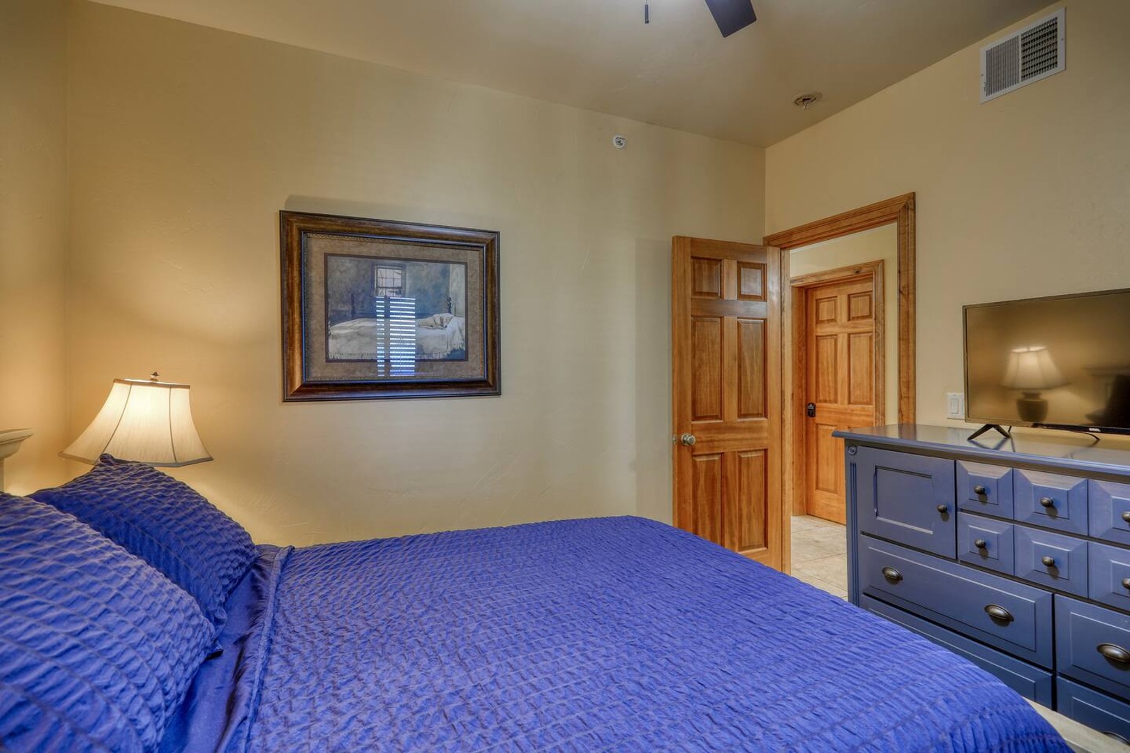 A/C Golf Course- One Bedroom Condo