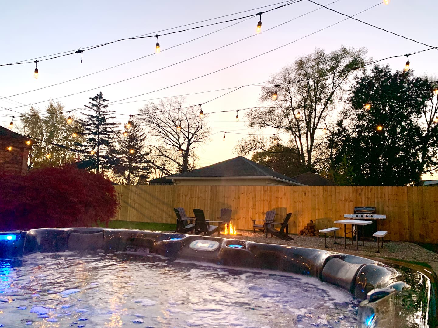 Charming Backyard Oasis With Hot Tub And Fire Pit - Cozy Escape - 南灣