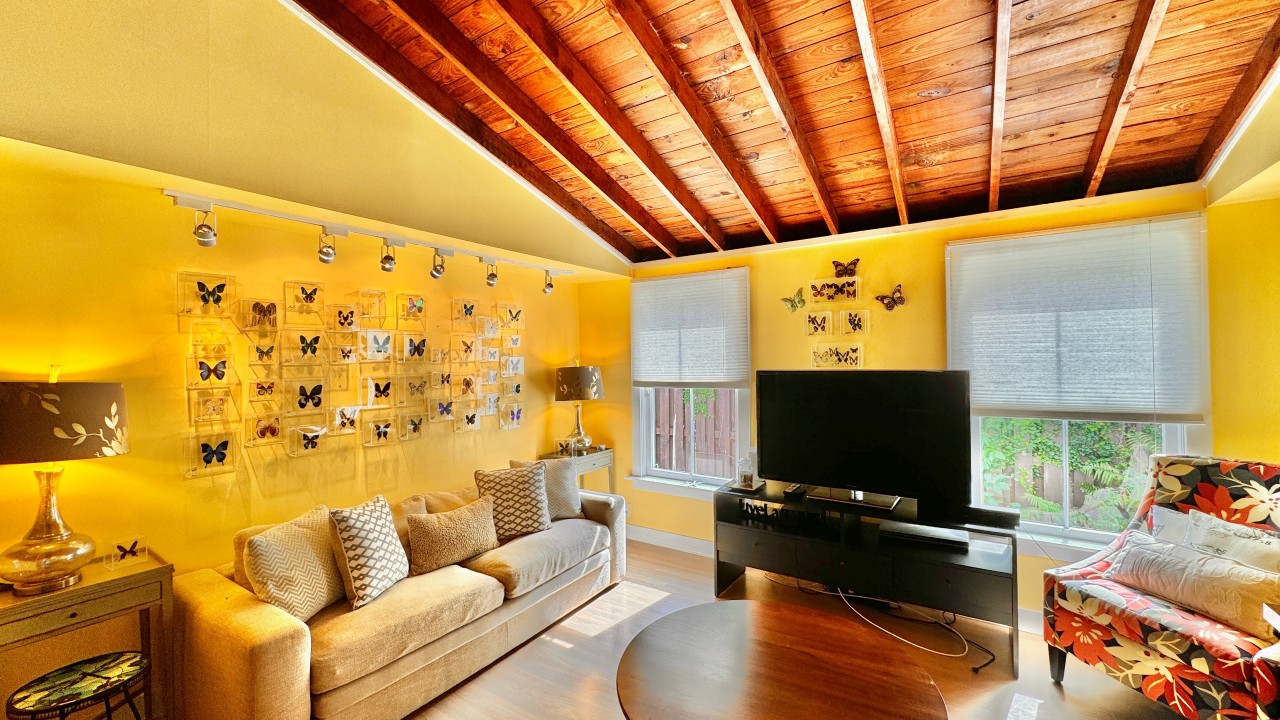 Carsten Lane Cottage — Living Room