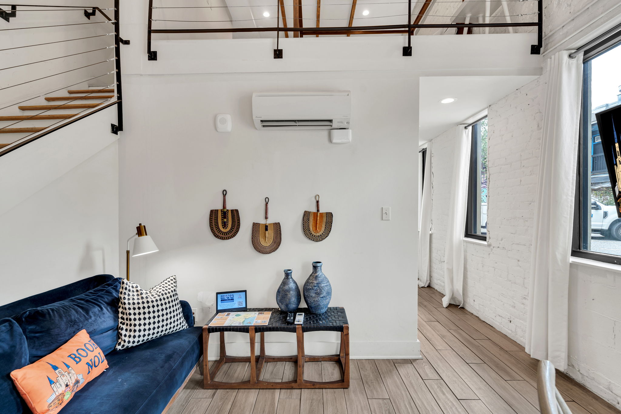 Living room (unit 2)