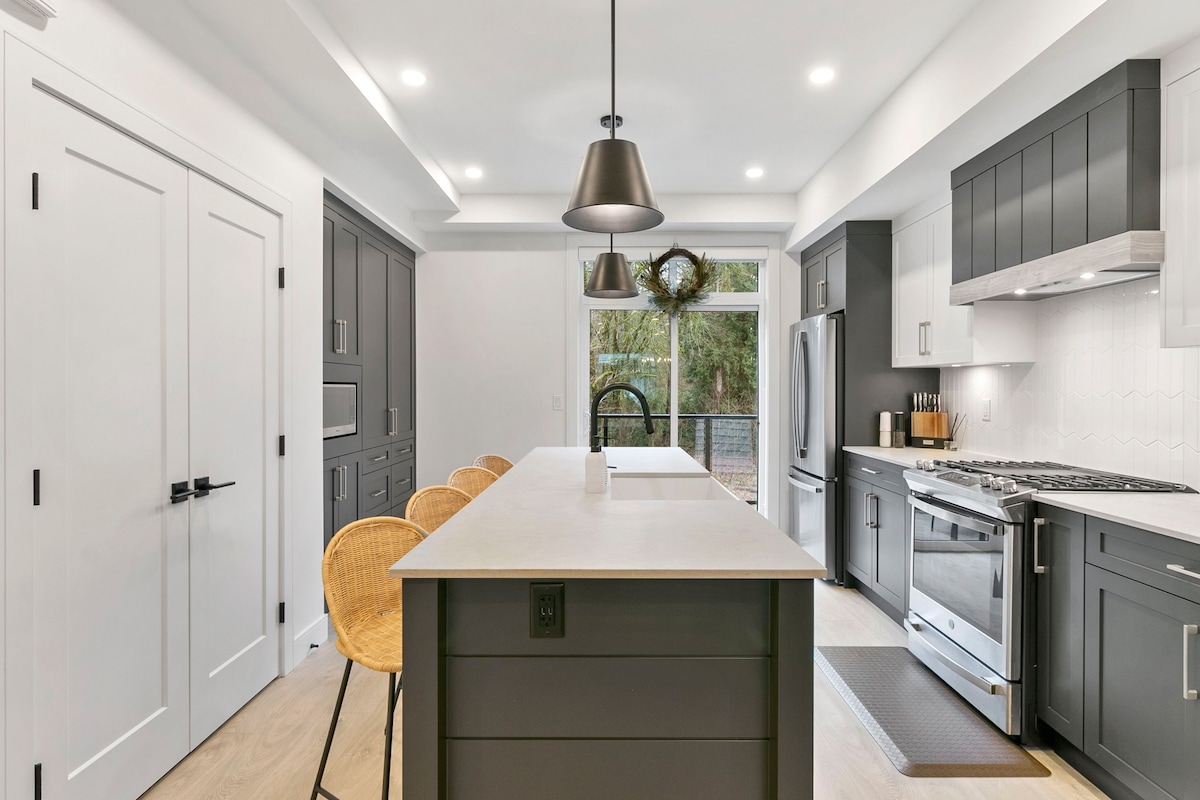 The Rustic Cassel: 90days+ furnished home rental photo 2