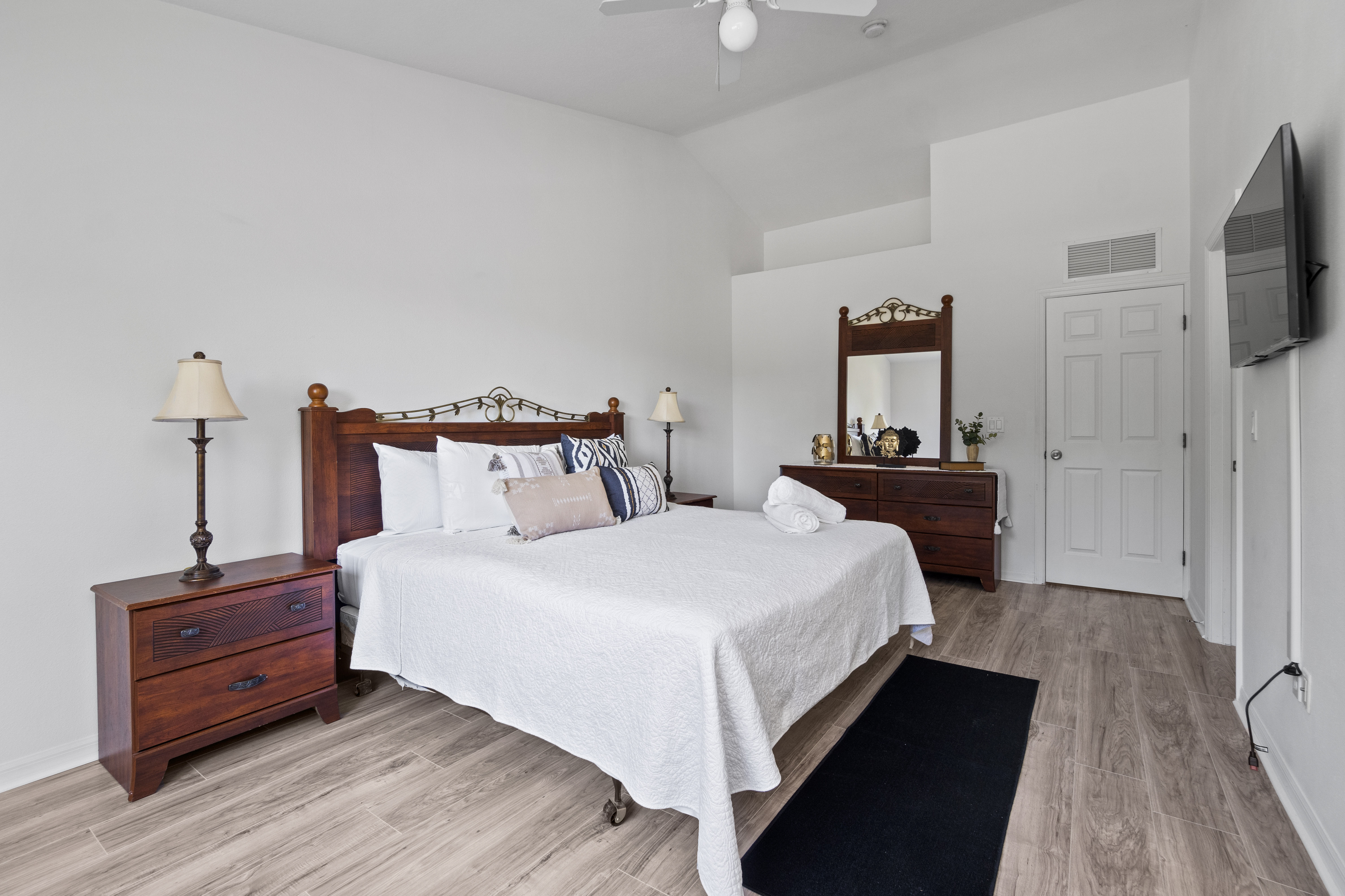KG 9 Cozy Disney Home  photo 3
