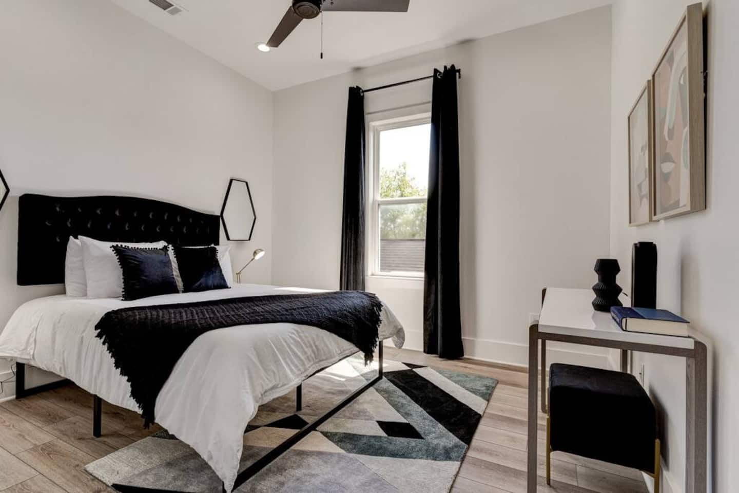 Let's get some work done at this desk providing the perfect opportunity for creative flow! (Bedroom 4/5)