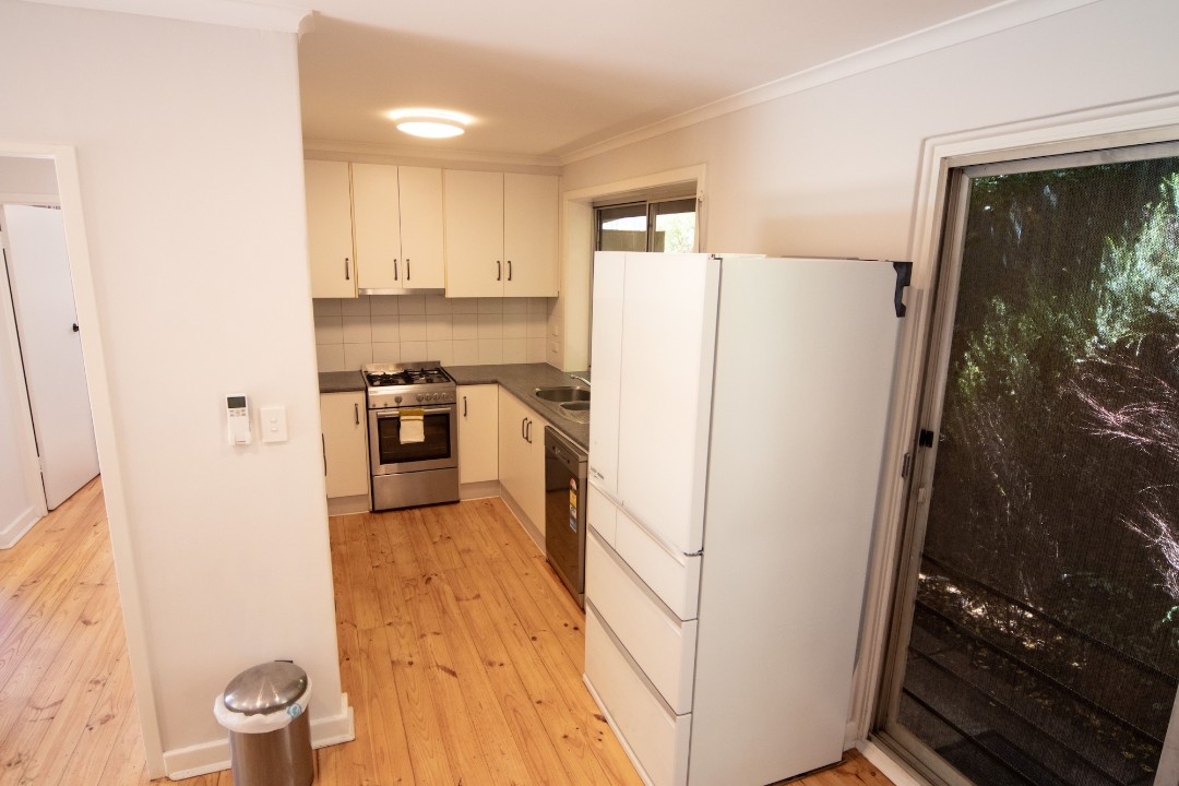Fully Equipped Kitchen – Cook up a storm with a full suite of modern appliances including dishwasher, oven, and microwave.