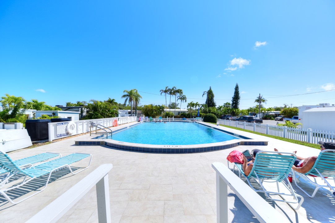 Windy Point Oceanfront in Geiger Key — Pool 2 Heated