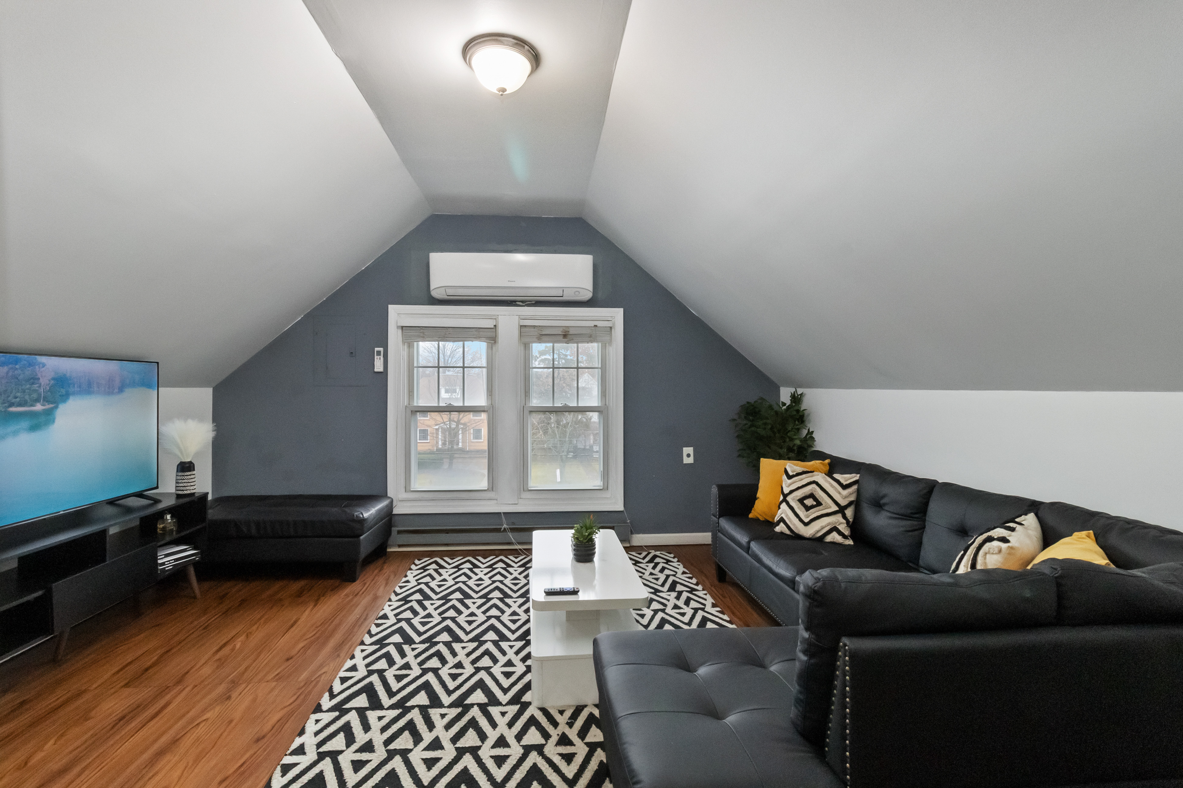 Topfloor Near Airport One Bedroom Cle - Cleveland, OH