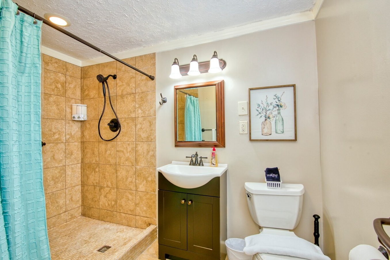 Casual & Cozy | Near the Motor Mile, Queen Bed photo 5