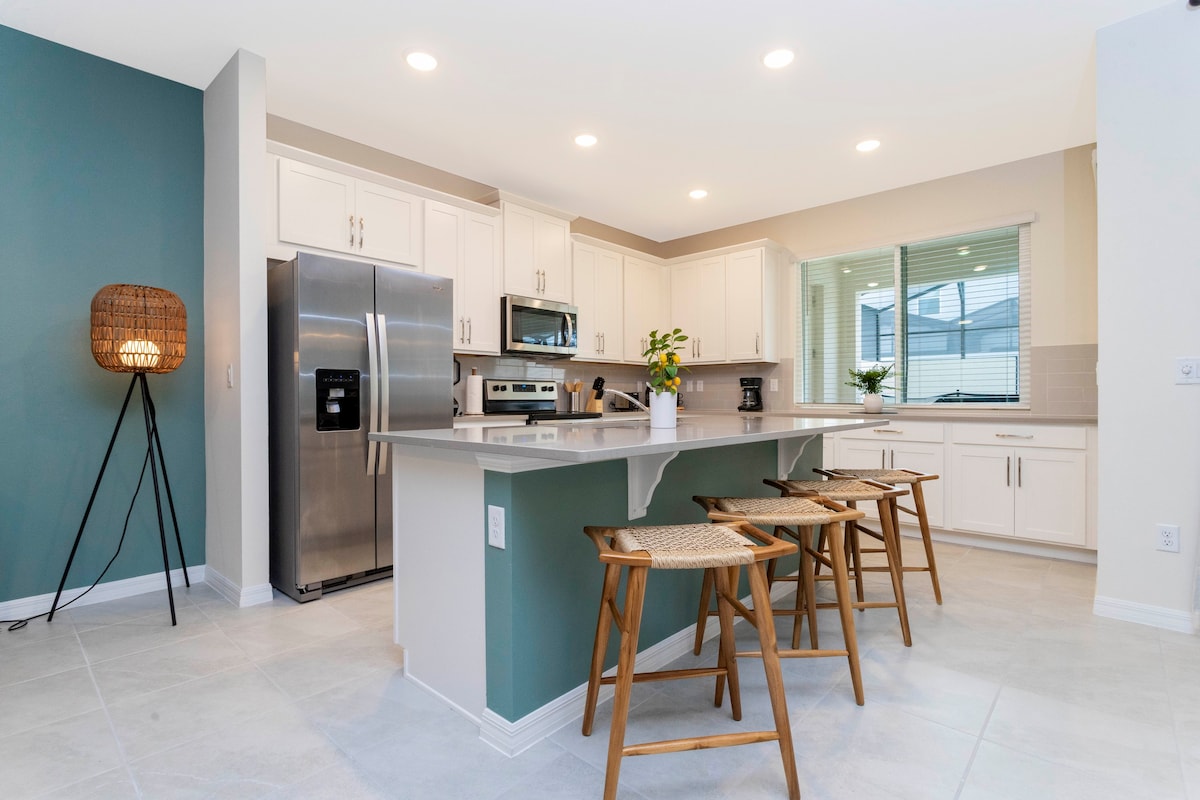 Picture yourself stepping into an amazing kitchen—a harmonious blend of style and functionalit. Imagine gathering around th This space isn’t just a vacation rental; it’s a home away from home, promising comfort, sophistication, and memorable moments. Bon appétit!