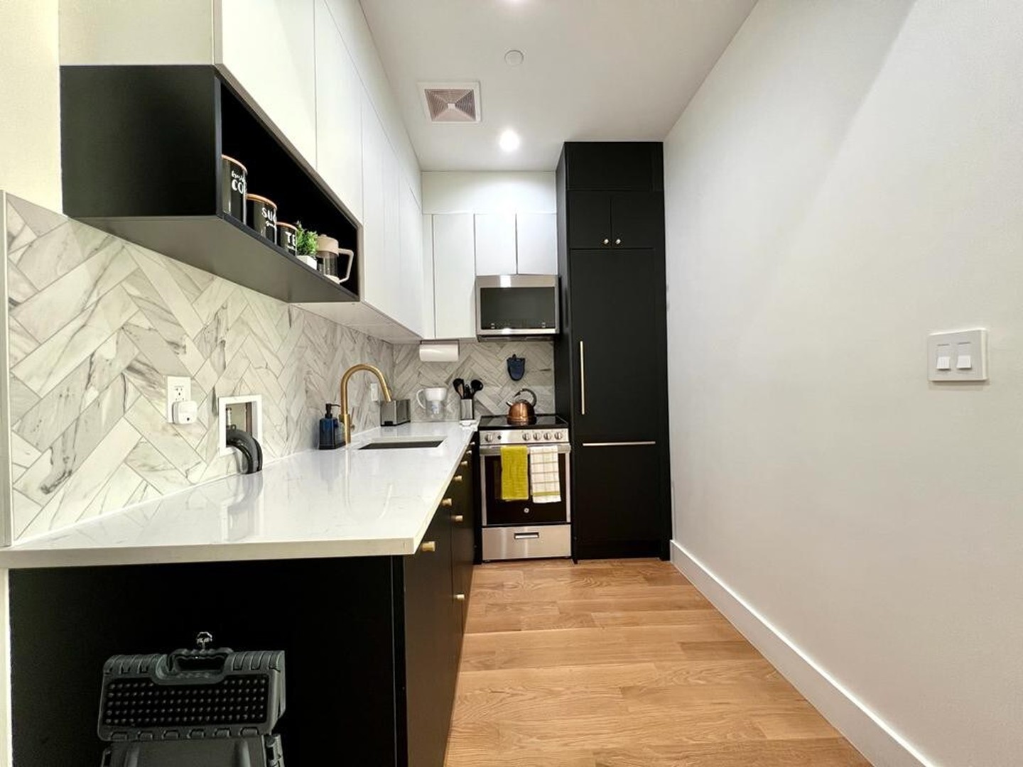 Full size kitchen