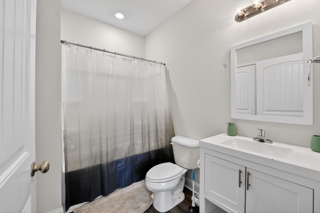 Hickory Grove · Unit 406 2/2
