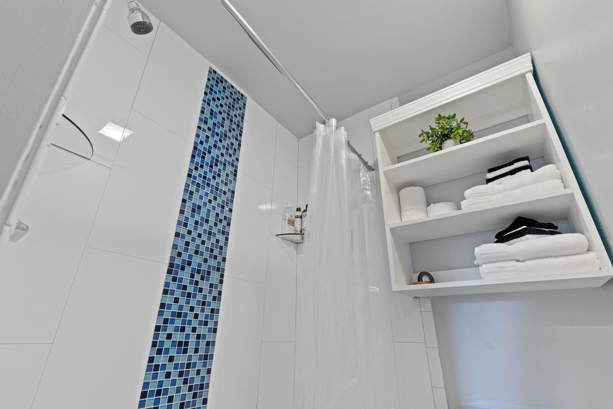 Full Bathroom | Second Floor