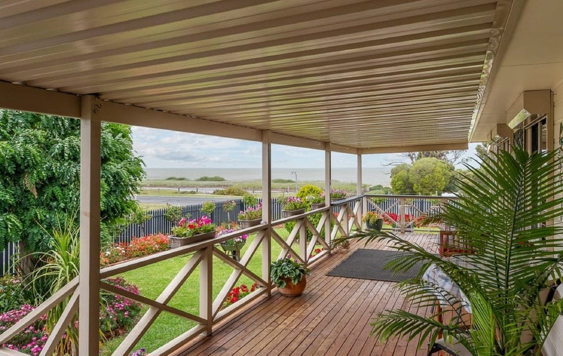 Milang Lakefront Retreat Unwind Holidays