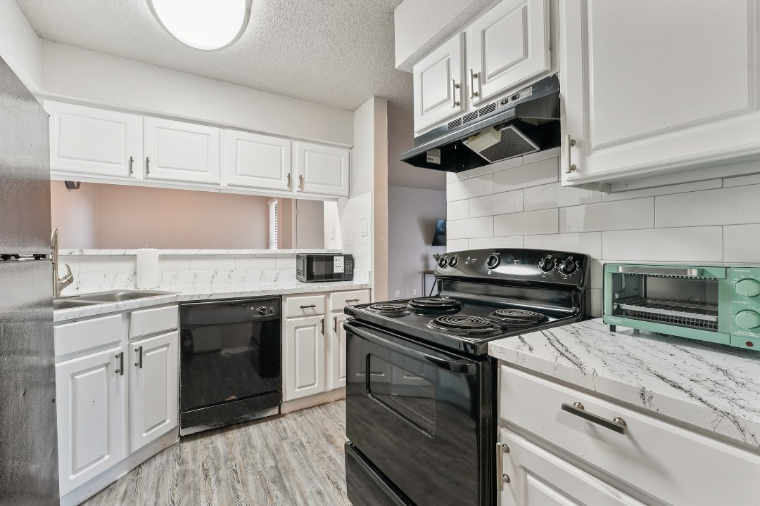 The Landry · Unit 326 2/2