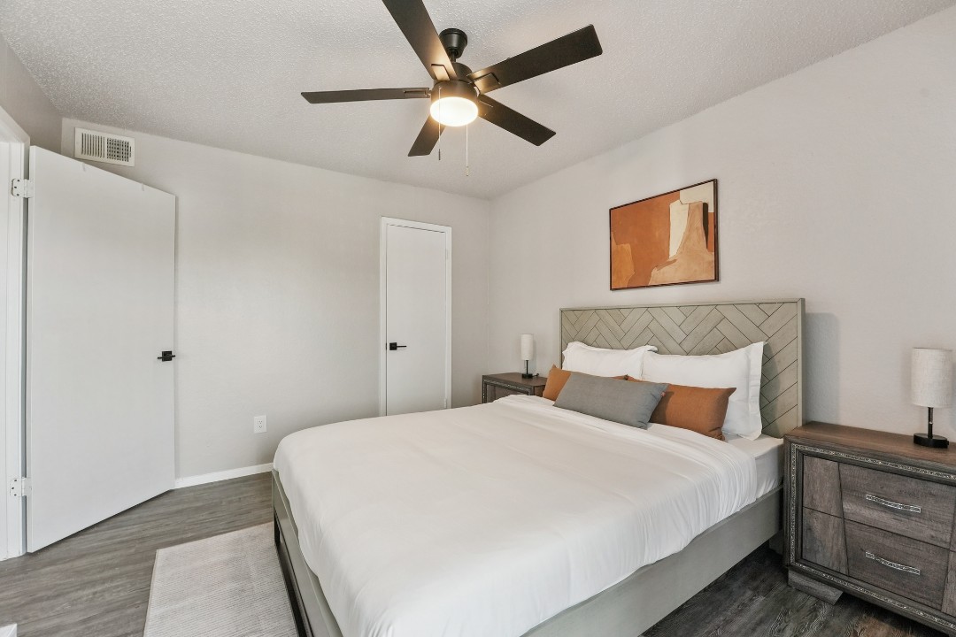 2 Bedrooms · Signature layout
