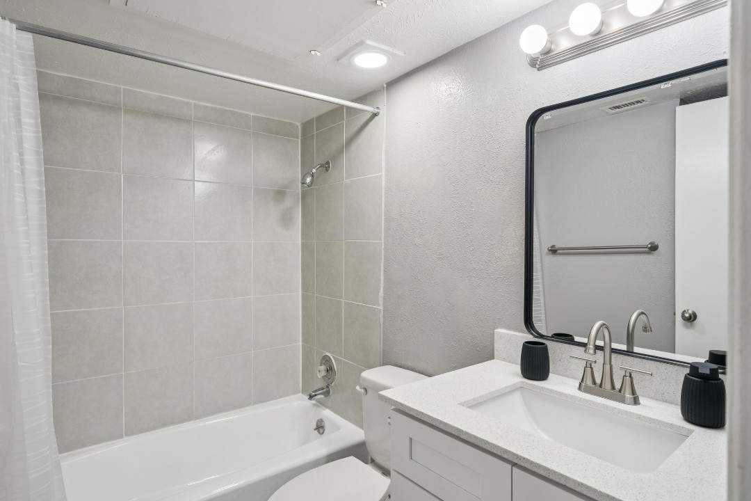 Vista Buena 2-176 · Unit 1/1