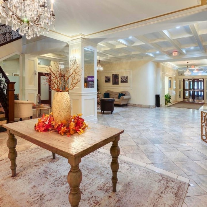 on East, 419- · Unit 111  1/1