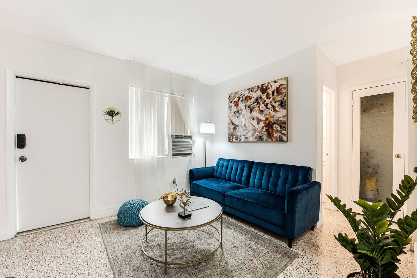 Full 1BR Apt Close Downtown with Free Parking — Miami, FL — vacation rental