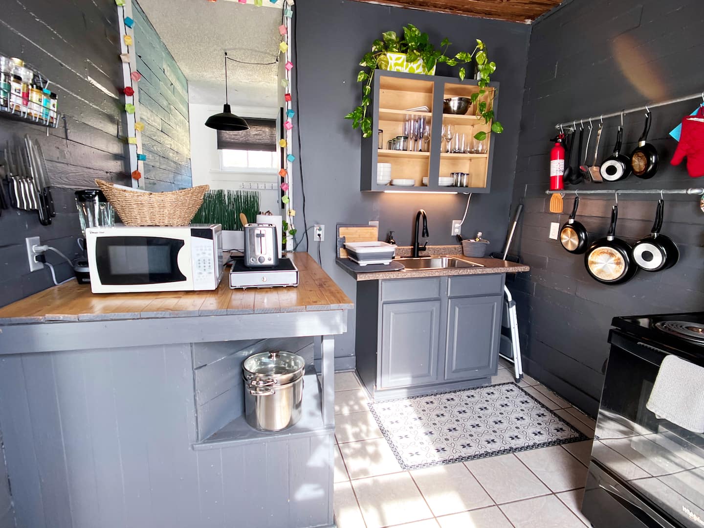 A simple and practical kitchen, perfect for preparing meals and storing/reheating delicious leftovers.