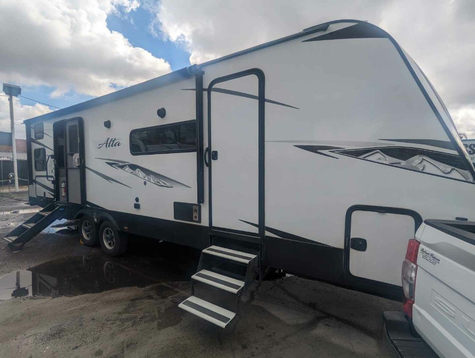 [02] 2022 XL Alta – King Bunkhouse
