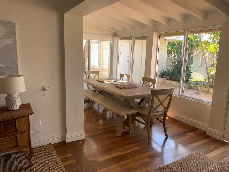 Unwind @  Yokine Escape 'Pet Friendly" - Minimalist Dining Area