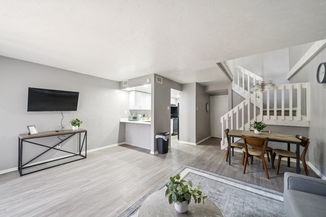 Vista Buena 2-176 · Unit 1/1