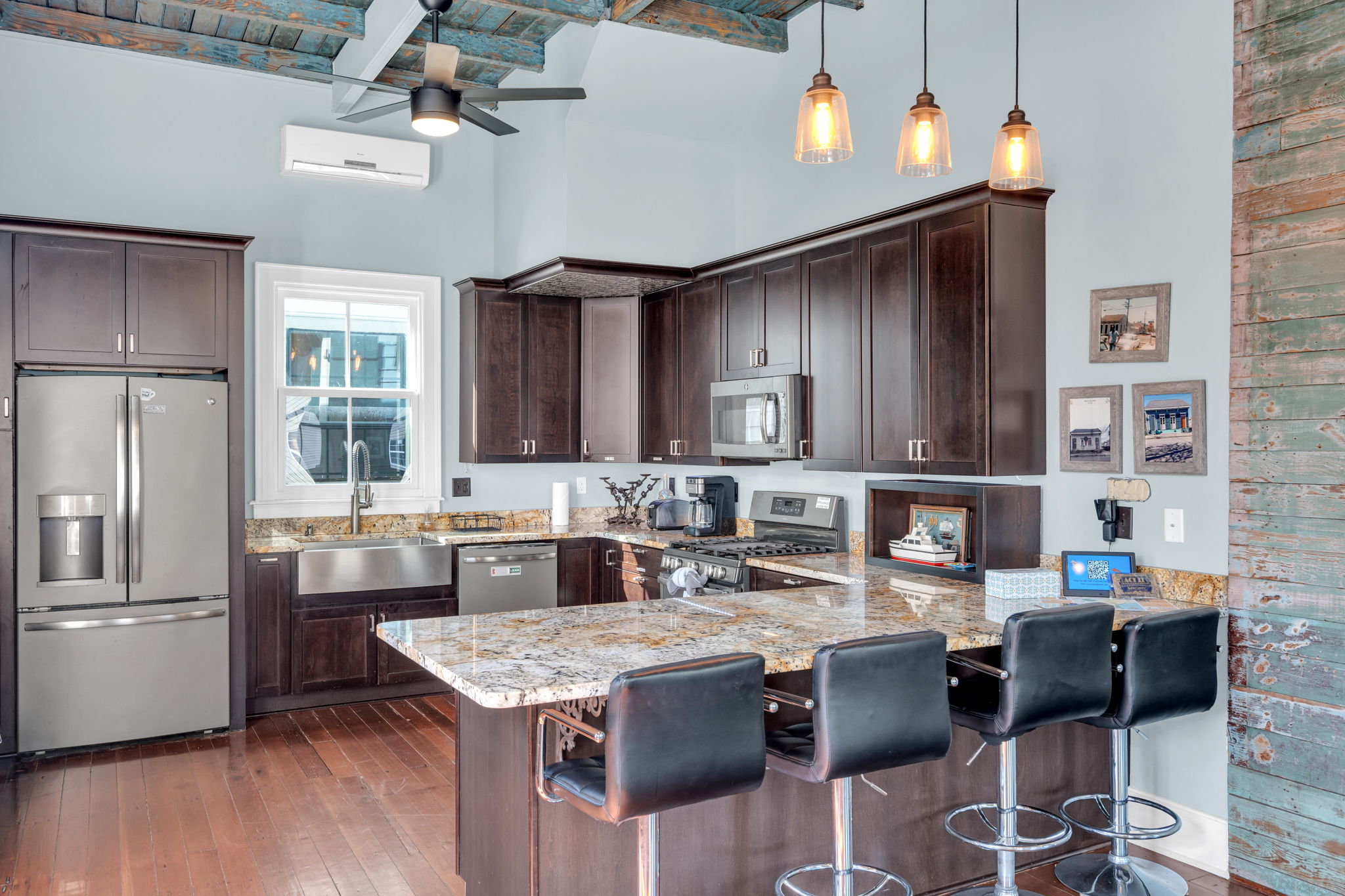 Kitchen | Downstairs: Spacious chef’s kitchen with marble island and modern appliances.
