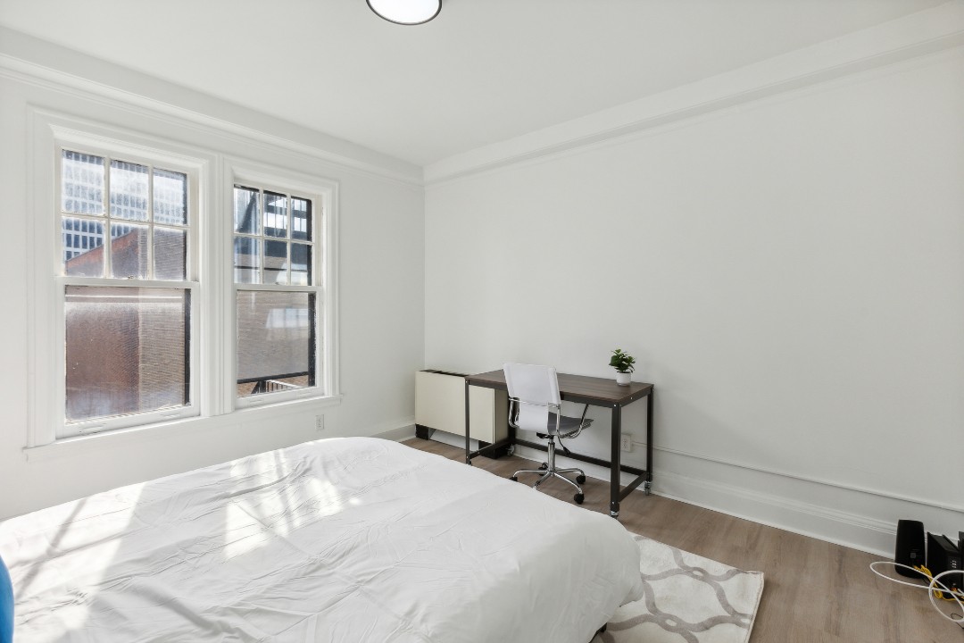 on East, 636- · Unit 111  1/1