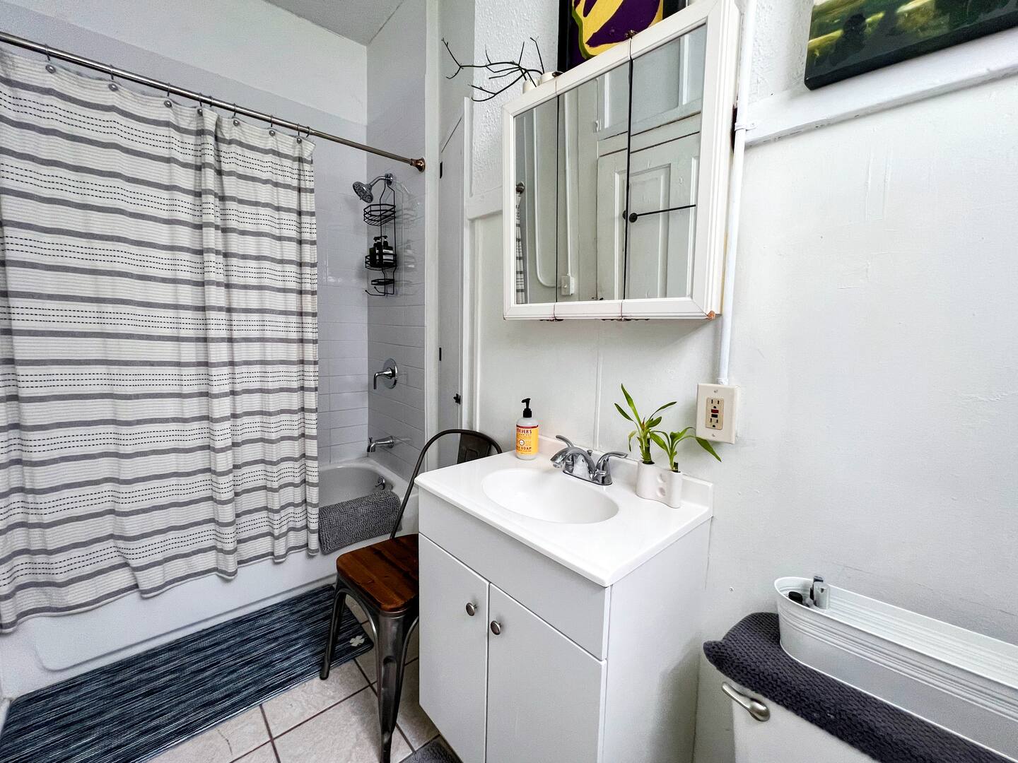 Bathroom tub/shower.