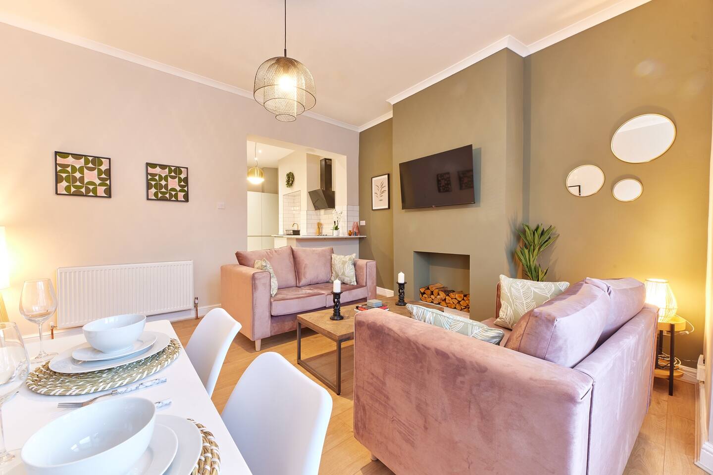 Modern Luxury 2-Bedroom Oasis in Heart of Whitley  — Whitley Bay , England — vacation rental