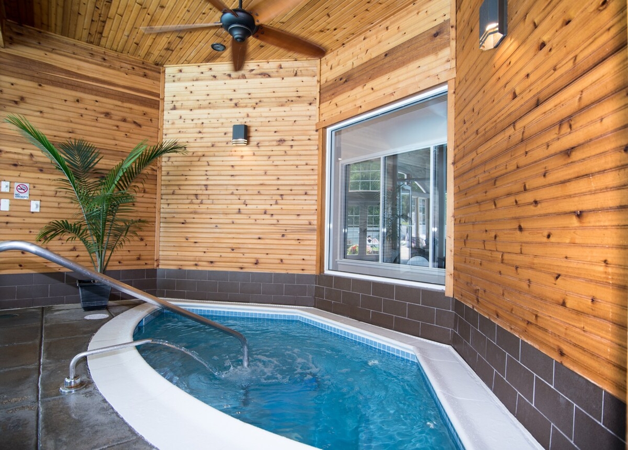311 · PEACEFUL SPA ESCAPE photo 3