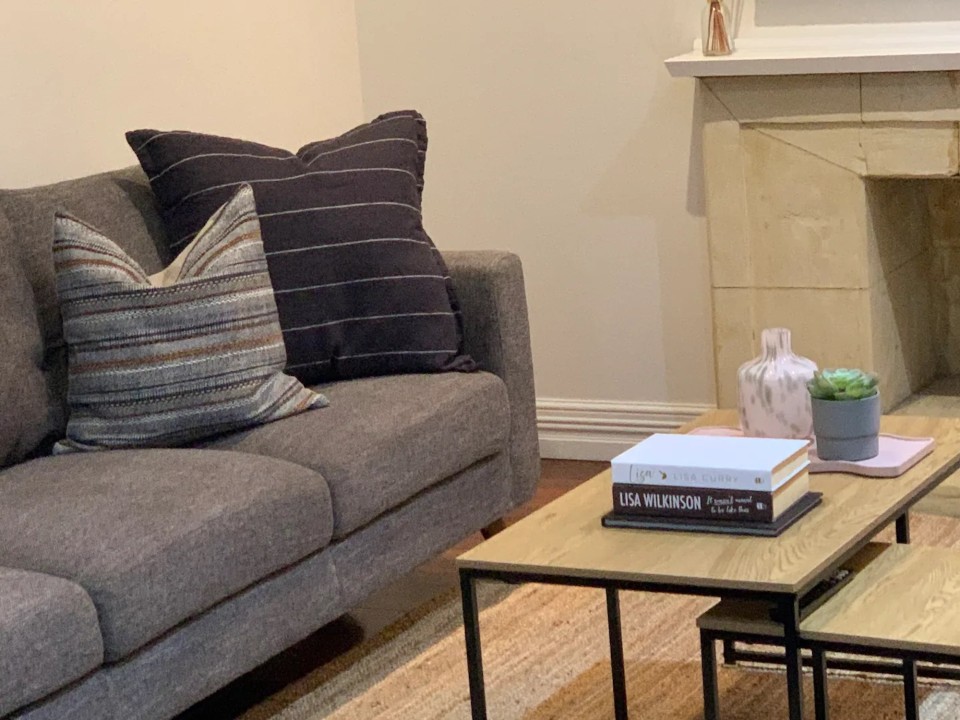 Unwind @  Yokine Escape 'Pet Friendly"  - Living room with smart tv and Netflix