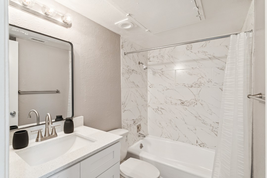 Vista Buena 2-180 · Unit 1/1
